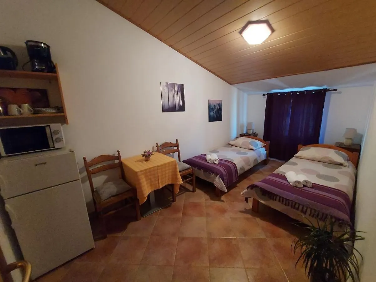 ブルトニグラ Ranch Radin Bed & Breakfast